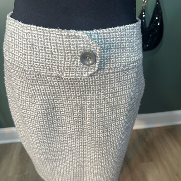The Limited Grey Pencil Skirt Knee-Length Work Size 2 ❤️‍🔥 - Picture 2 of 5